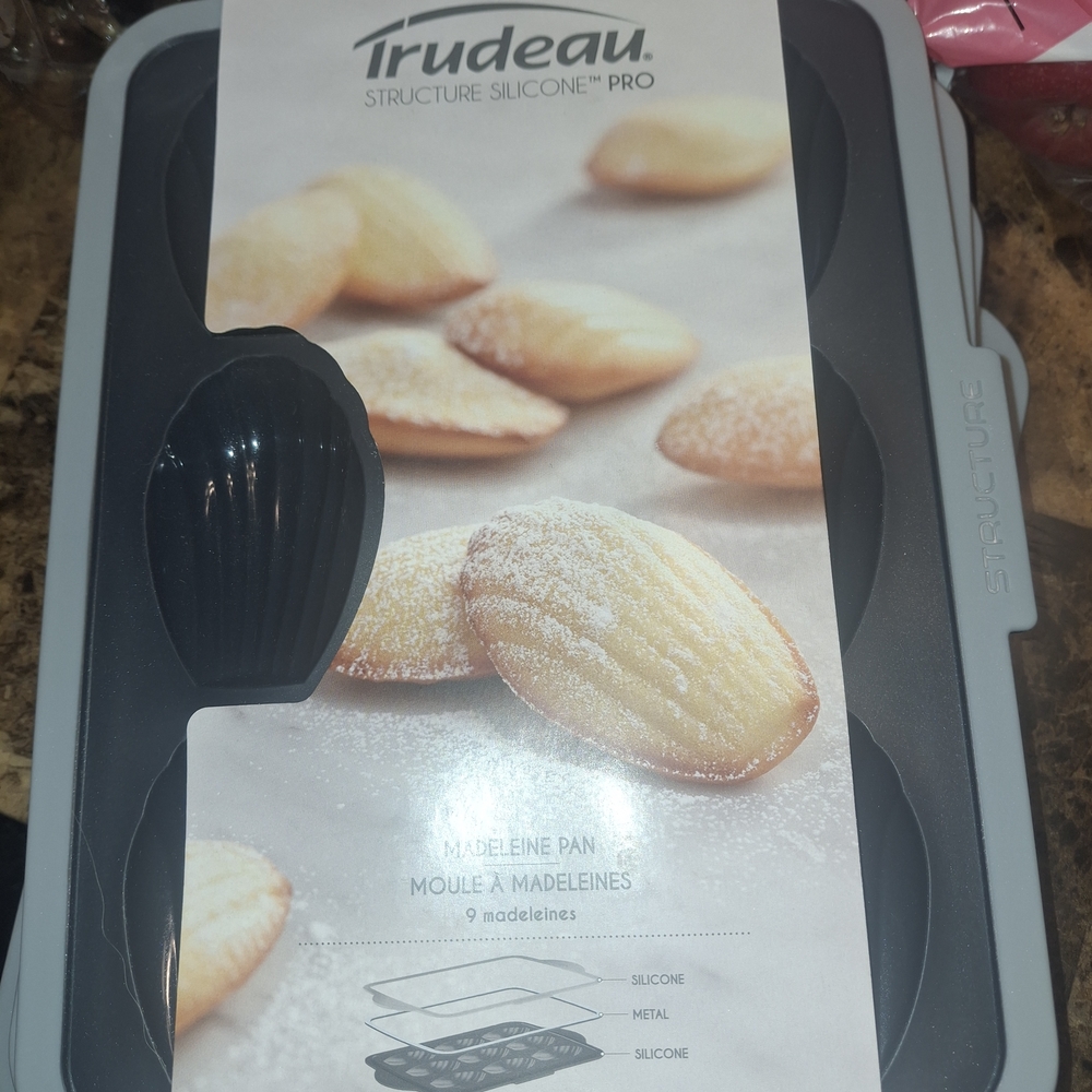 TRUDEAU Gray Silicone Madeleine Pan